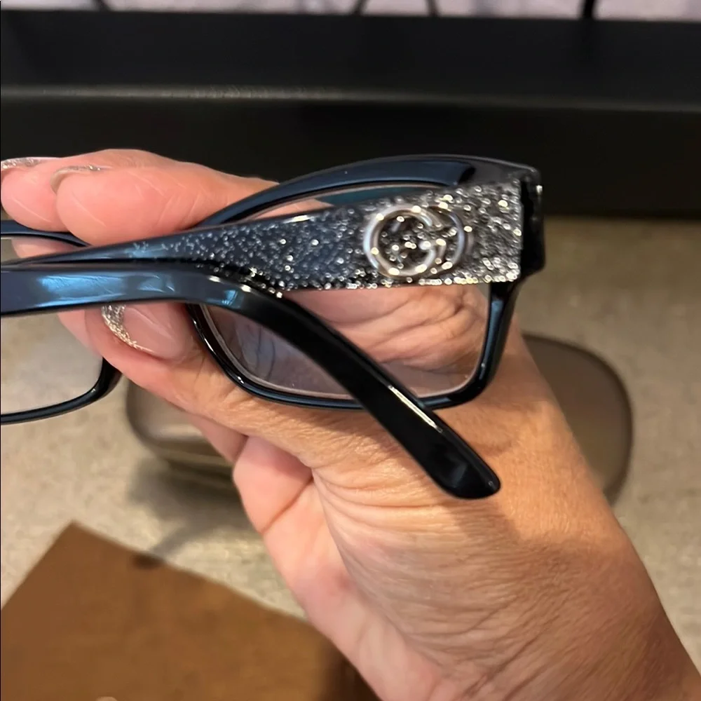 Gucci Black and Silver Glasses Timeless Elegance - Picture 12 of 13